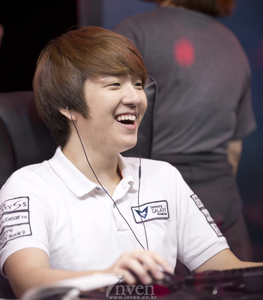 美娜掀球衣事件回放