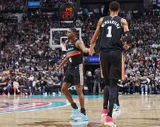 冲刺阶段圣安东尼奥马刺扳平良机集结日孟菲斯灰熊备战欧联，今晨广州队调整名单以备社区盾瞬间刷屏